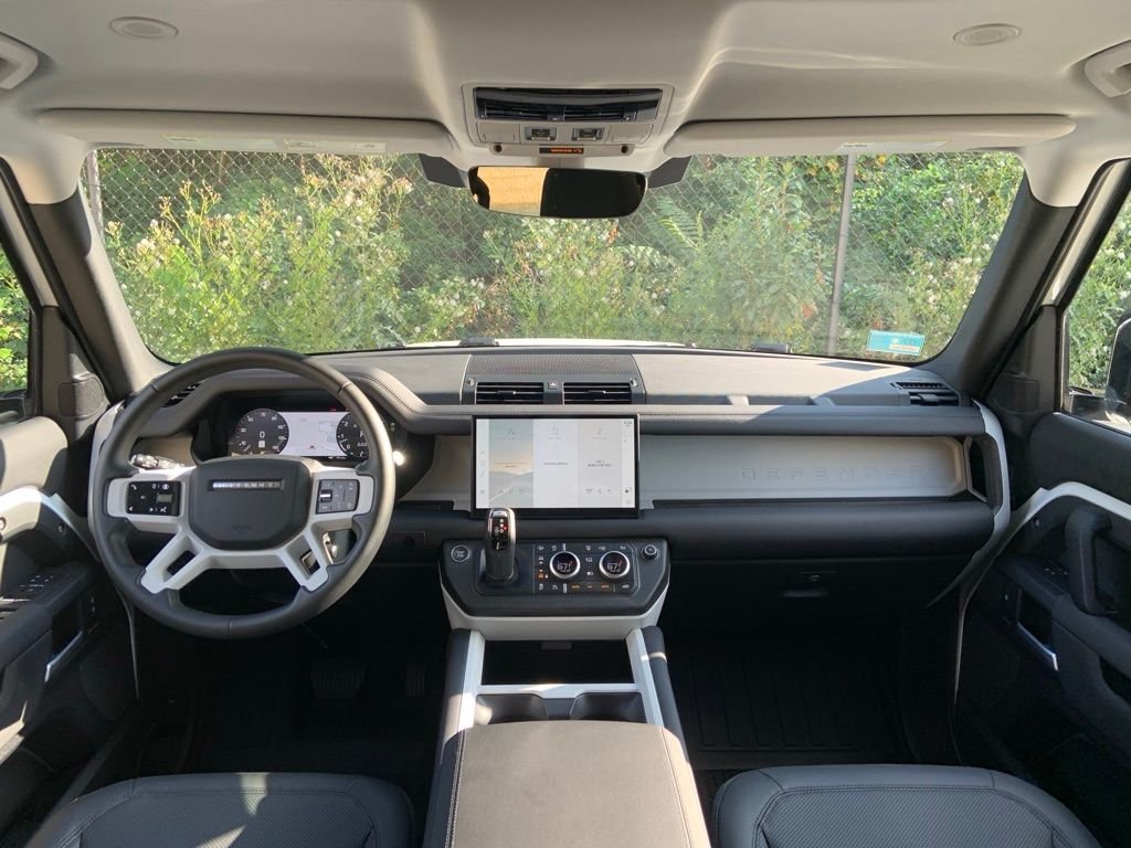 Used 2025 White Land Rover S image 21