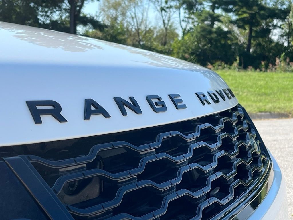 Used 2022 White Land Rover HSE Silver Edition image 11