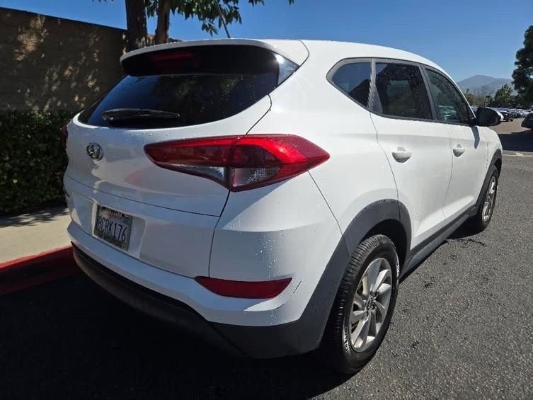 Used 2017 White Hyundai SE image 5