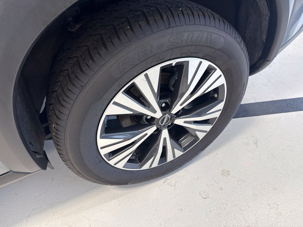 Used 2023 Gray Nissan SV image 15