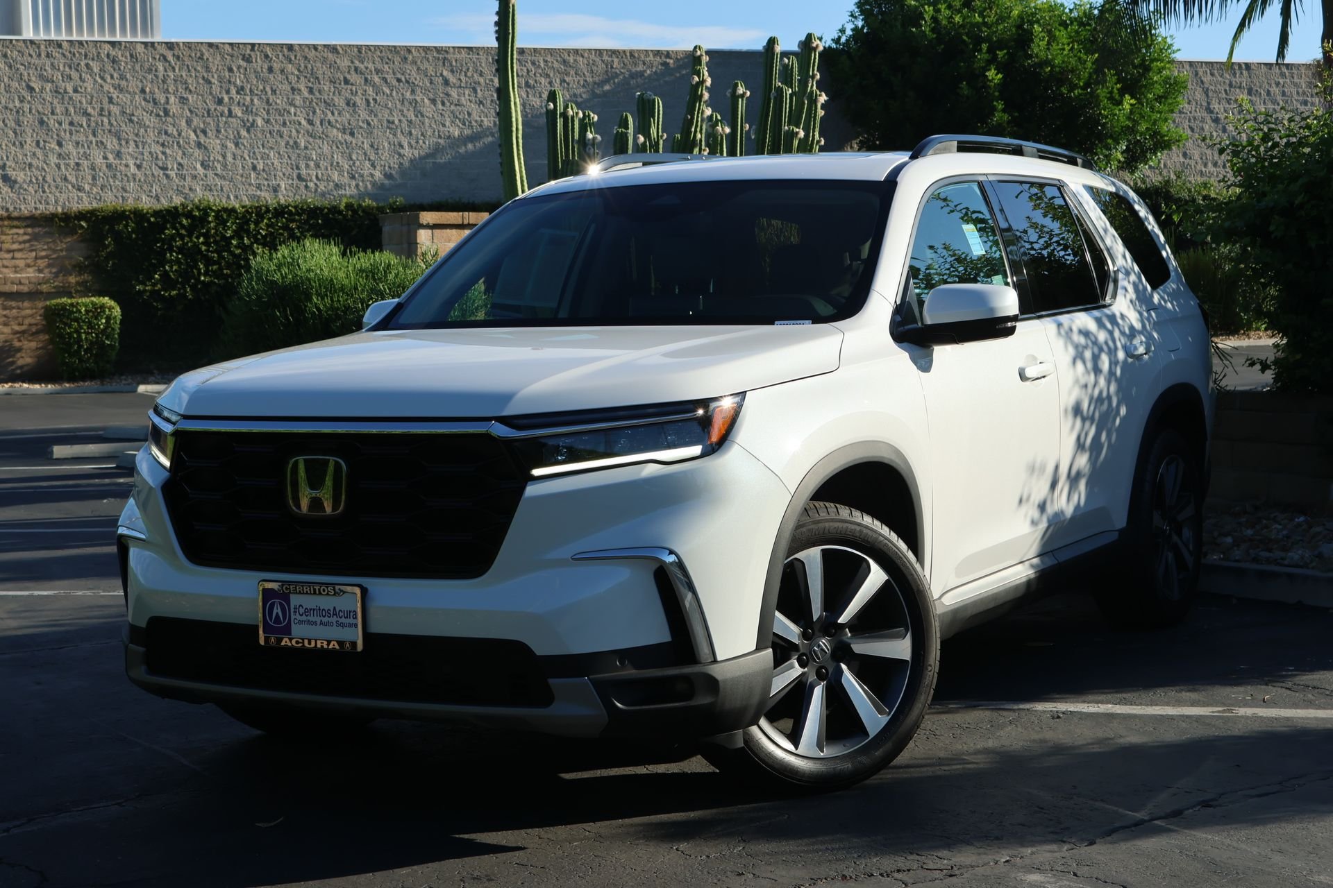 Used 2025  Honda Touring image 1