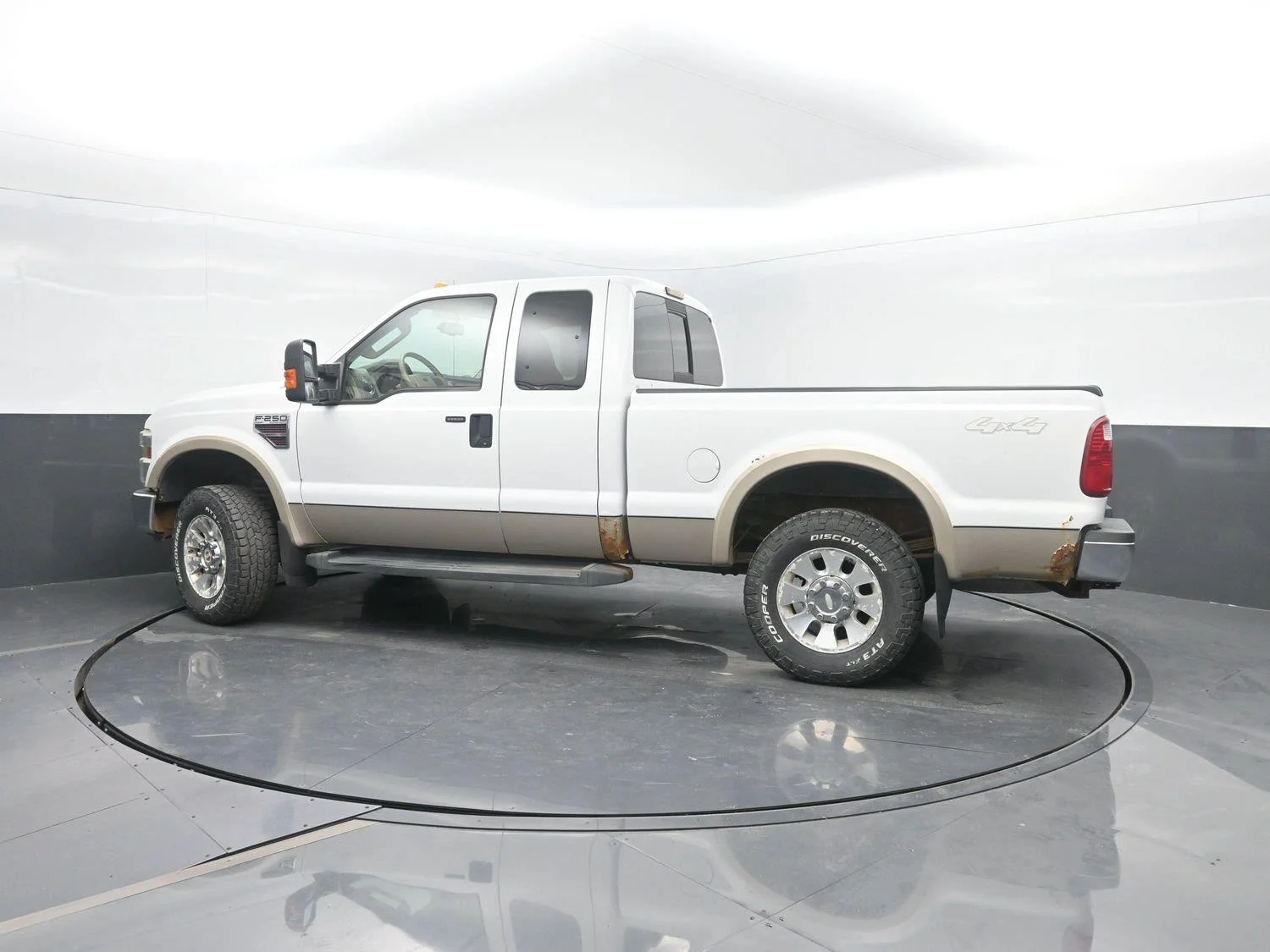 Used 2008 White Ford XL image 36