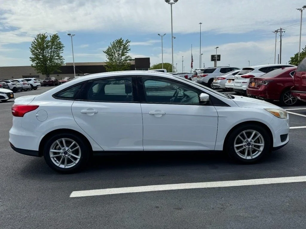 Used 2016 Ford Focus SE with VIN 1FADP3F29GL225281 for sale in St. Peters, MO