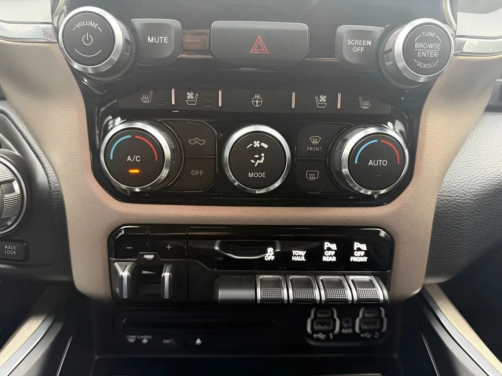 Used 2019  Ram Laramie image 22