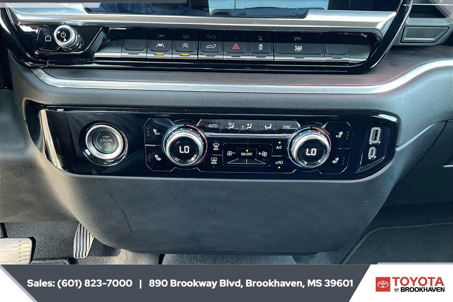 Used 2024 Titanium Rush Metallic GMC SLT image 22