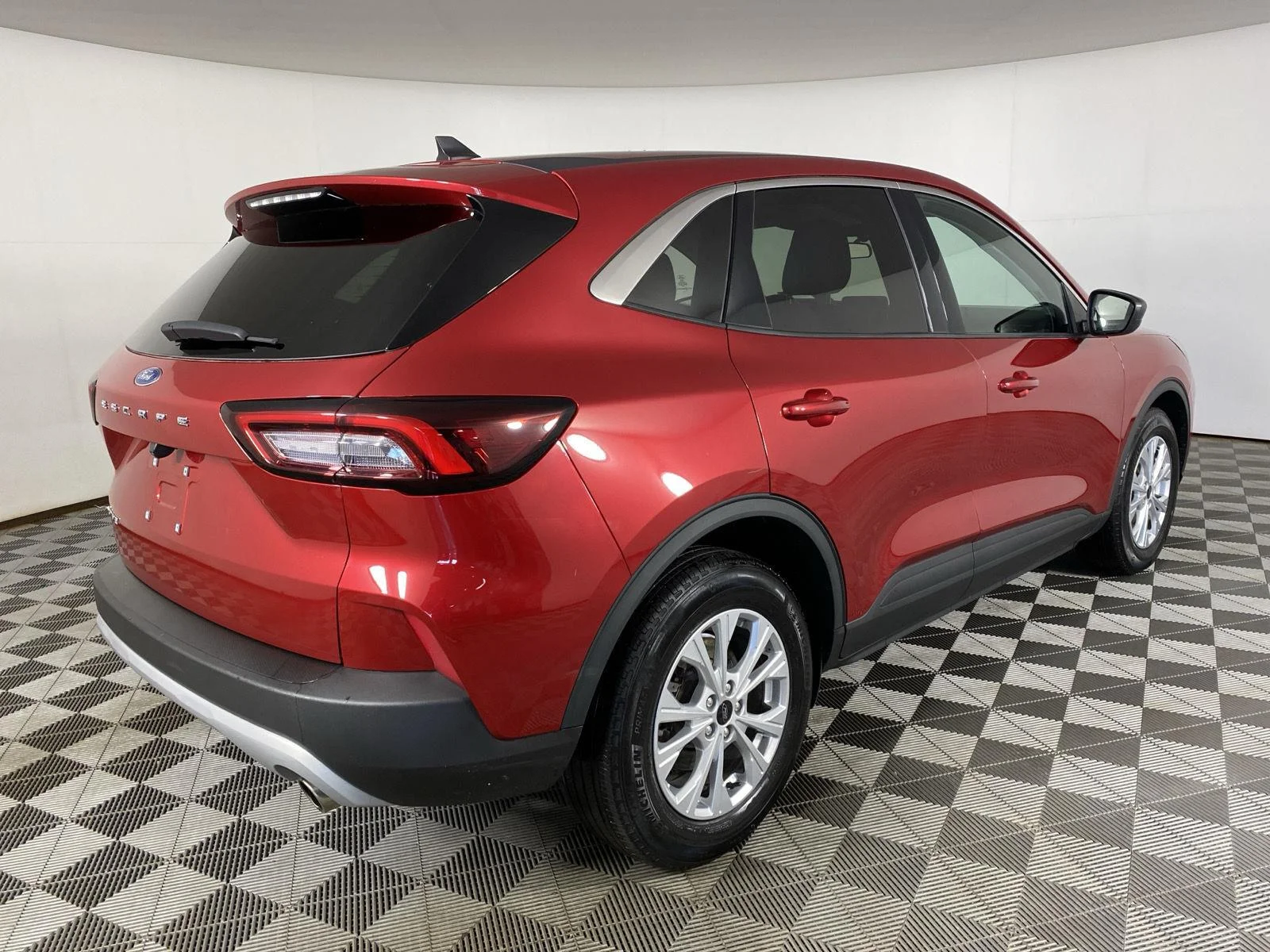 Used 2023 Rd Ford Active image 7
