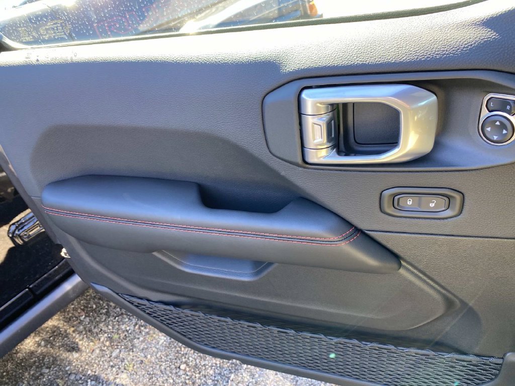 New 2027 Granite Crystal Metallic Clear-Coat Paint Jeep Rubicon X image 17