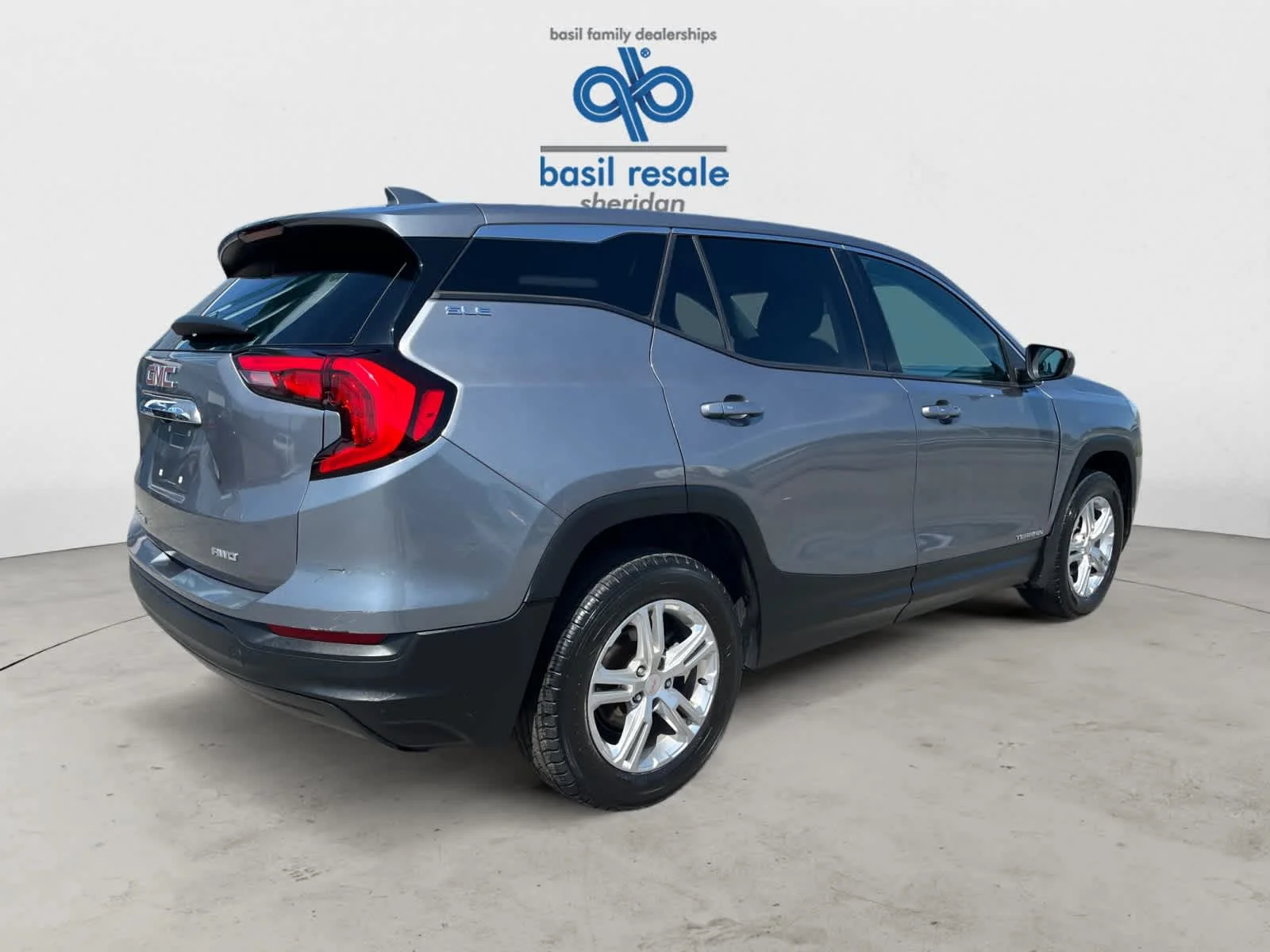 Used 2018 Satin Steel Metallic GMC SLE image 6