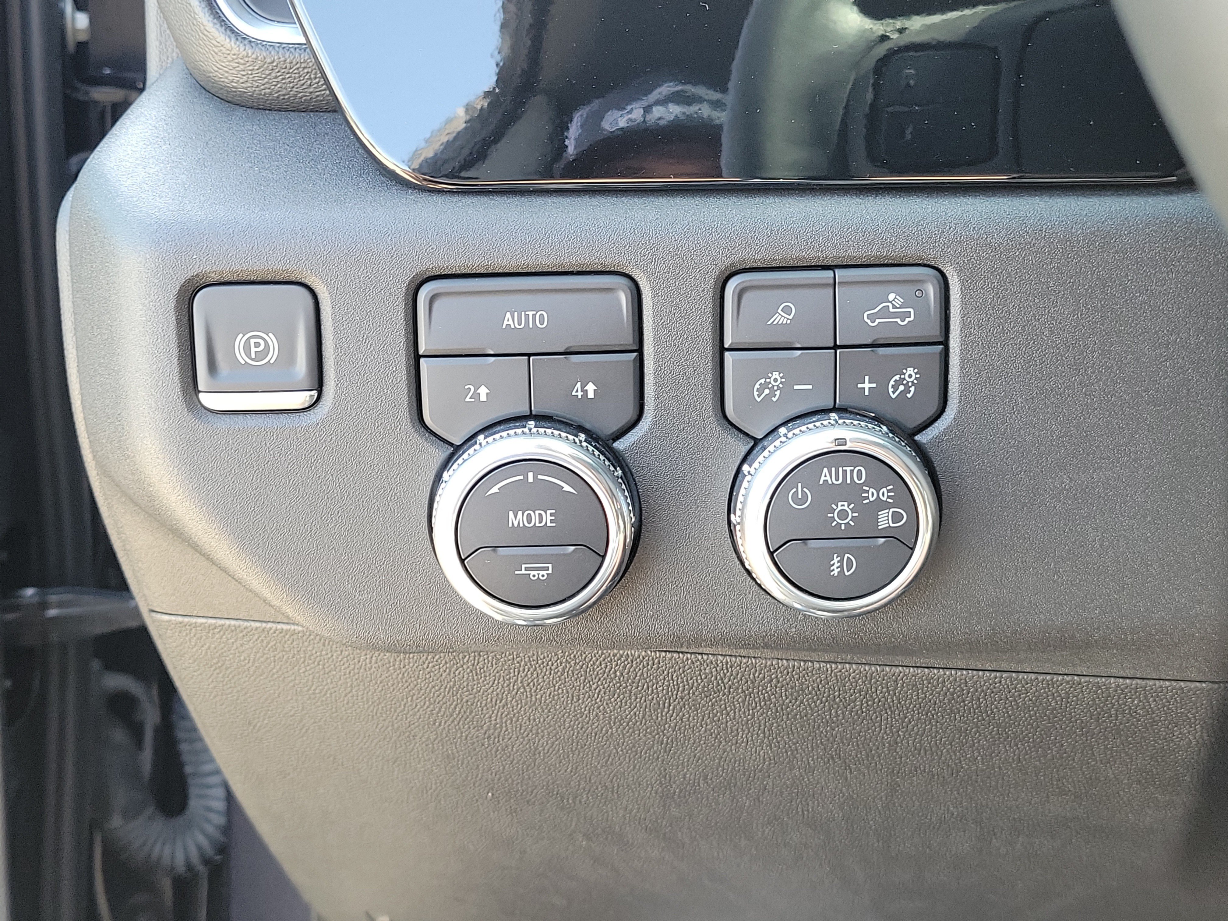 Used 2025 Titanium Rush Metallic GMC SLT image 21