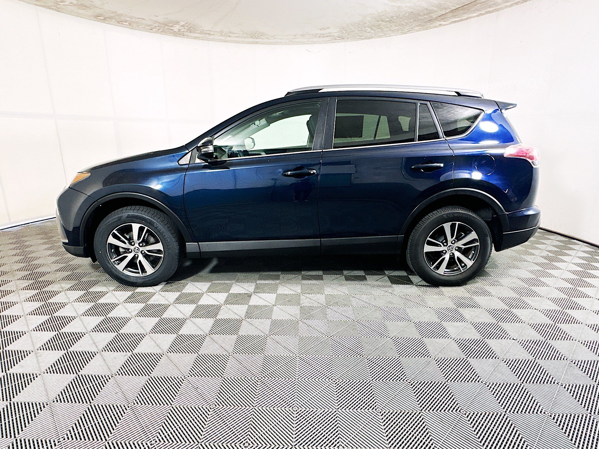 Used 2017 Aqua Toyota XLE image 6