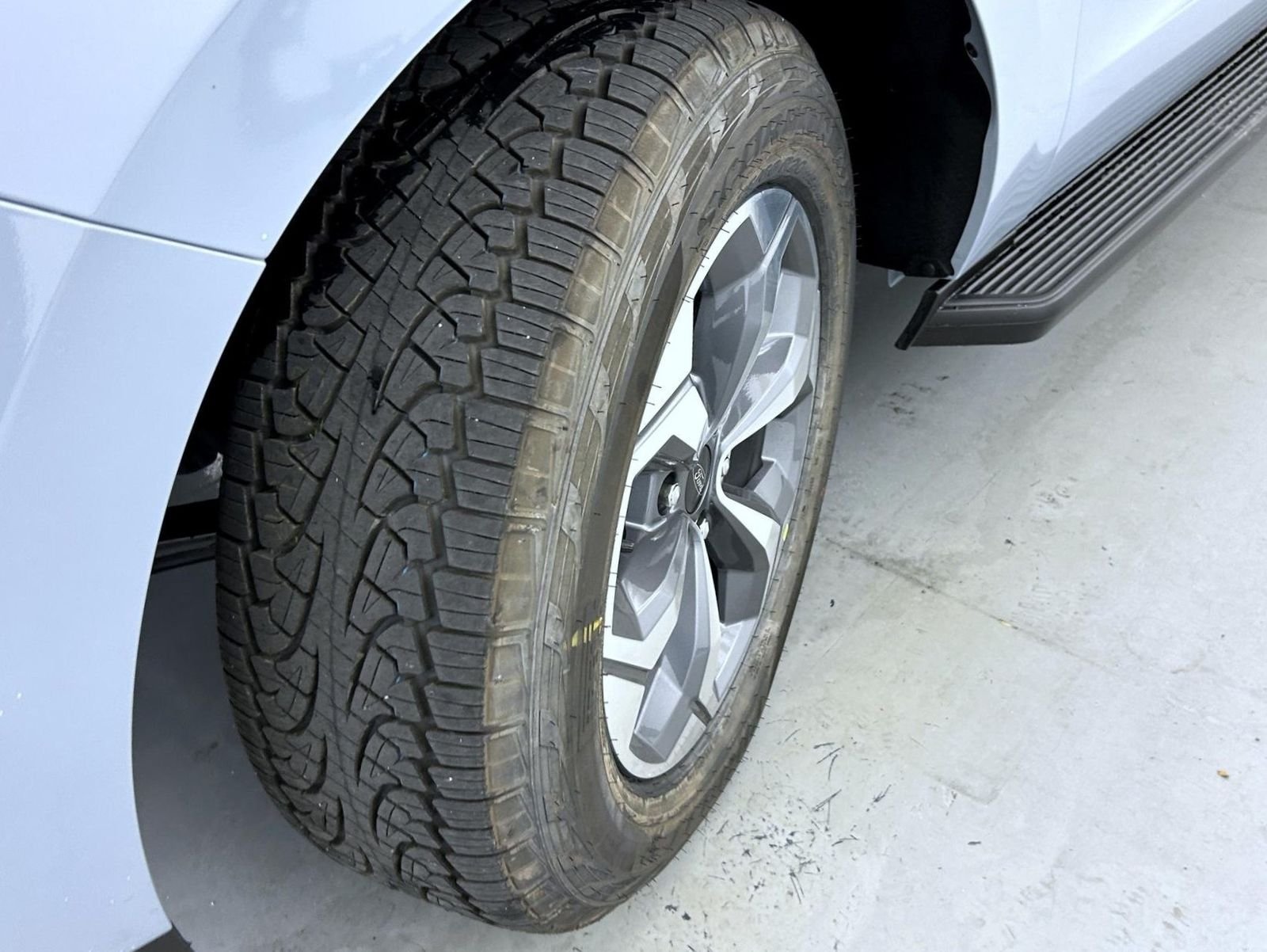 New 2027 Glacier Gray Metallic Tri-Coat Ford Active image 26