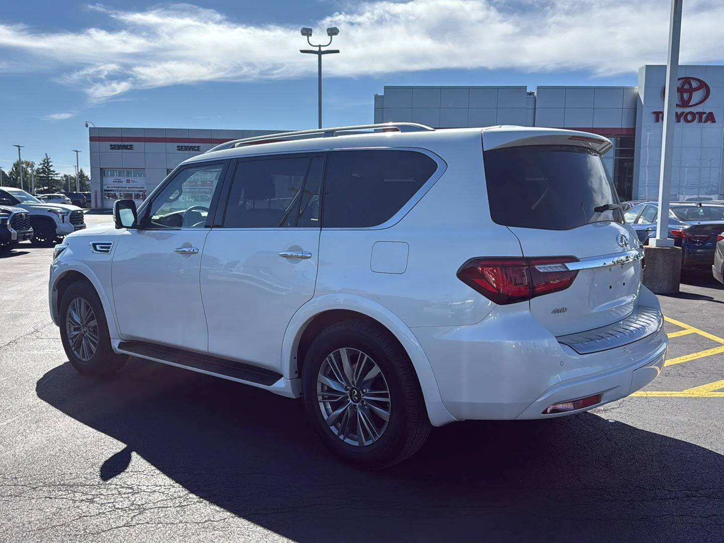 Used 2024 Moonstone White INFINITI LUXE image 5