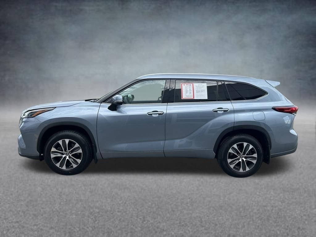 Used 2022 Moon Dust Toyota XLE image 2