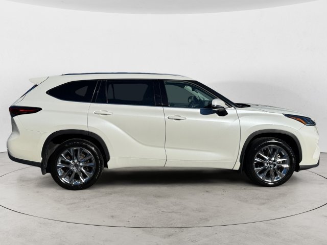 Used 2021 Blizzard Pearl Toyota Limited image 4