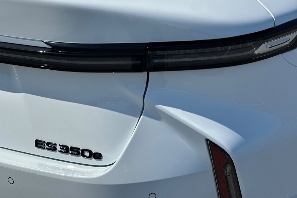 New 2026 Ultra White Lexus ES 350e PREMIUM image 24