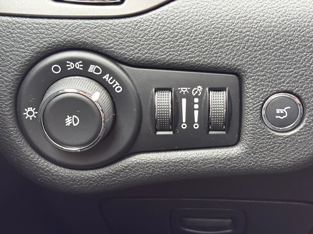 Used 2019 Black Jeep Overland image 24