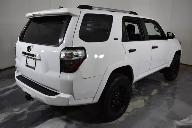 Used 2022 White Toyota SR5 Premium image 10