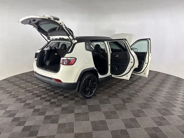 Used 2018 White Jeep Latitude image 14