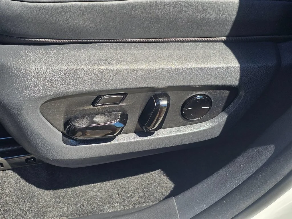 Used 2024  Lexus TX 350 image 26