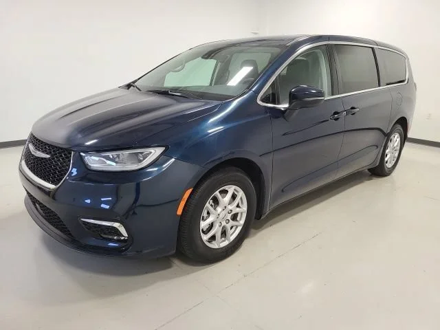 Used 2023 Fathom Blue Pearlcoat Chrysler Touring L image 3