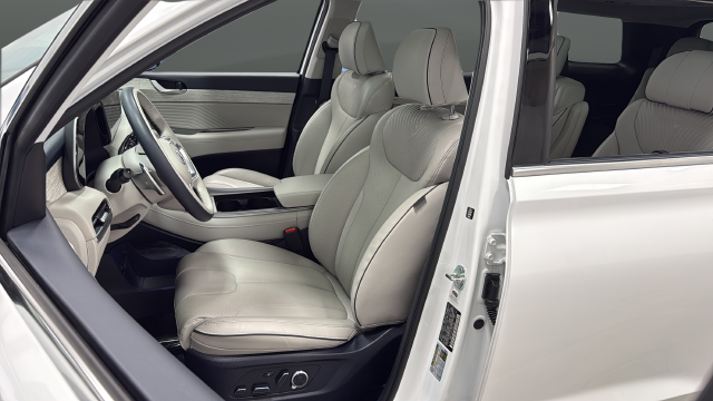 Used 2025 Hyper White Hyundai Calligraphy image 9