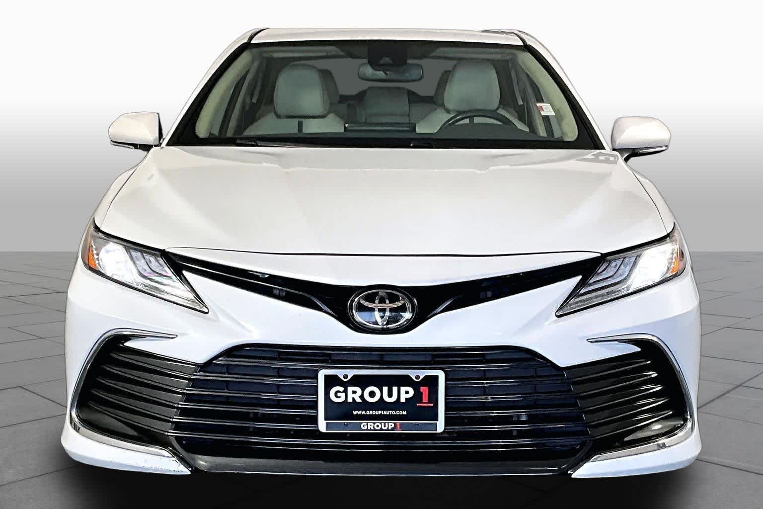 Used 2023 Wind Chill Pearl Toyota XLE image 4