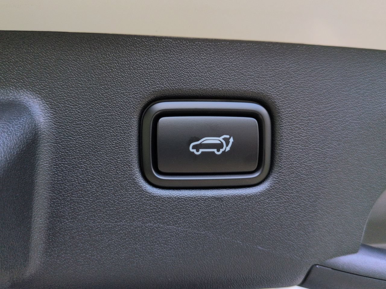 New 2026 Glacial White Pearl / Black Ro Kia GT-LINE image 10