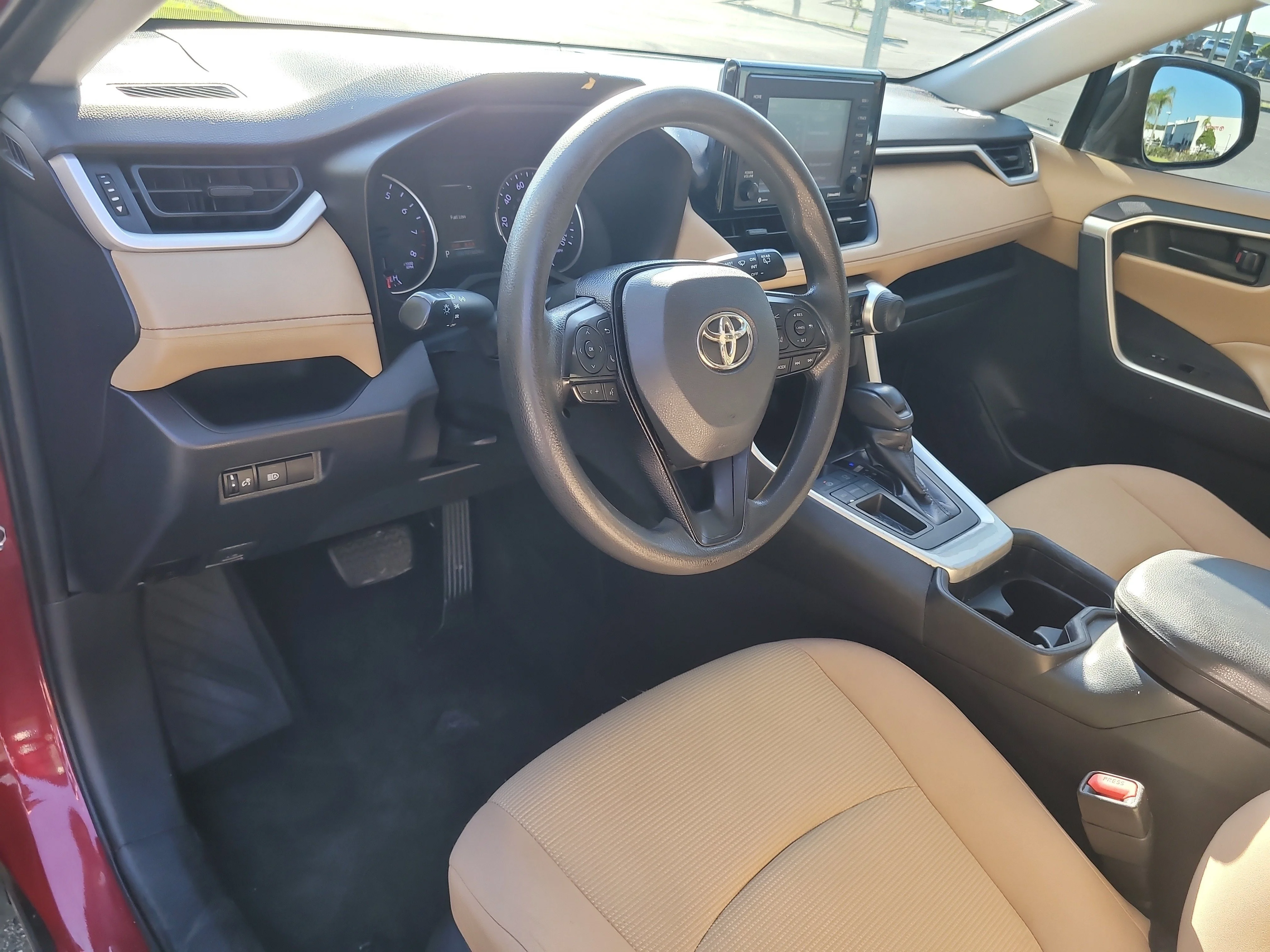 Used 2020 Pearl Toyota LE image 17