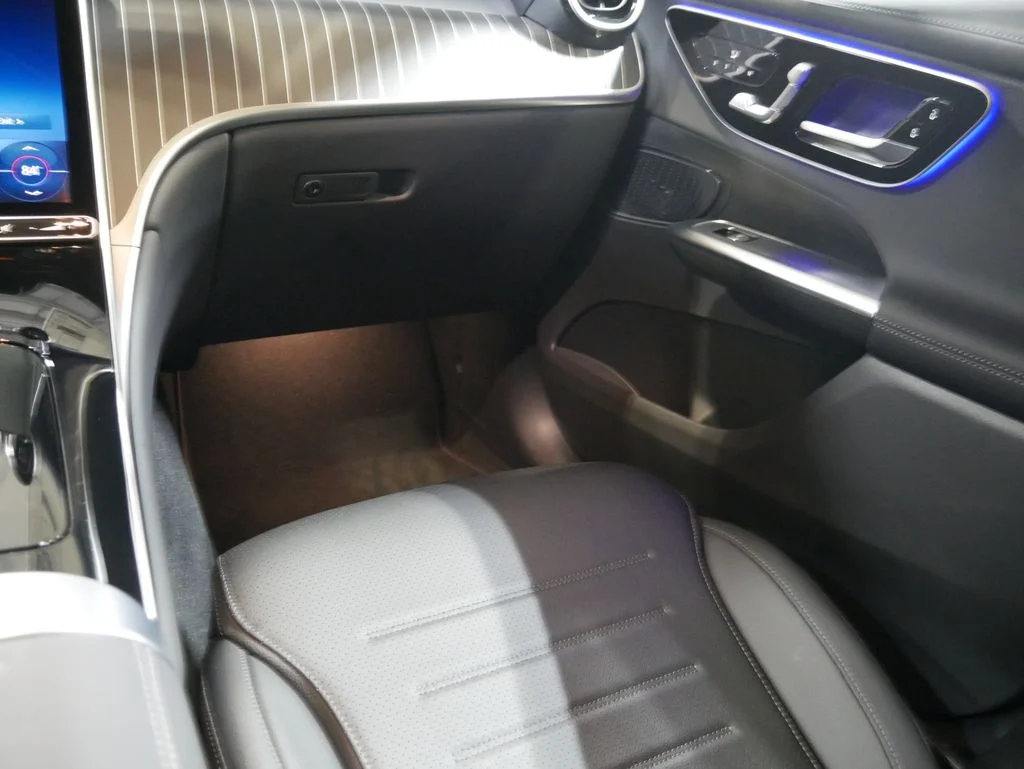 Certified Used 2026 Black Mercedes-Benz GLC 300 image 37