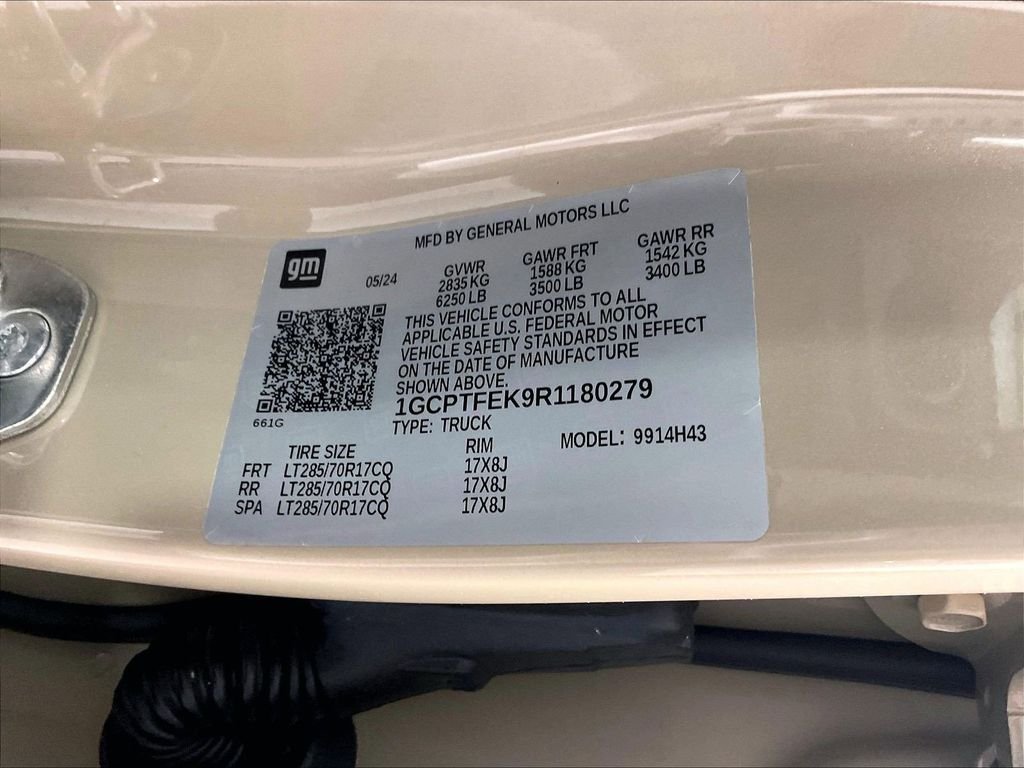 Used 2024 Beige Chevrolet ZR2 image 34