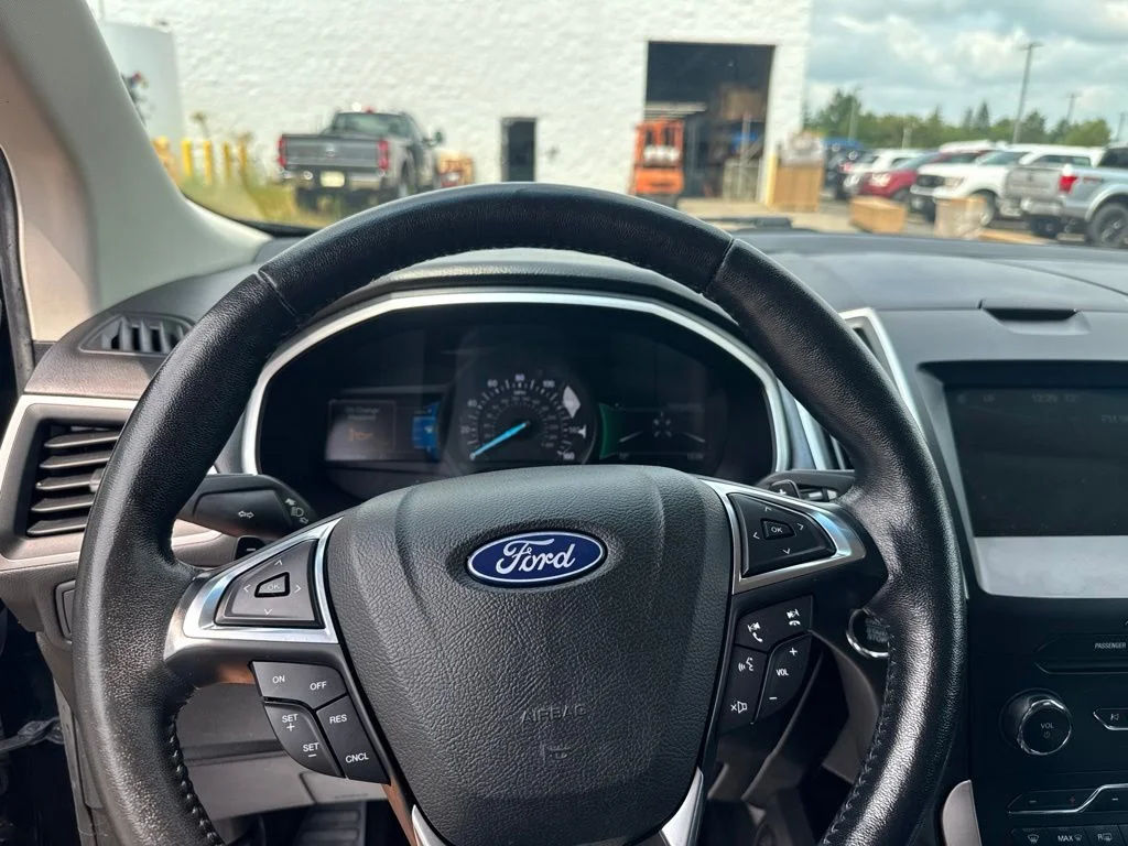 Used 2018 Shadow Black Ford SEL image 13