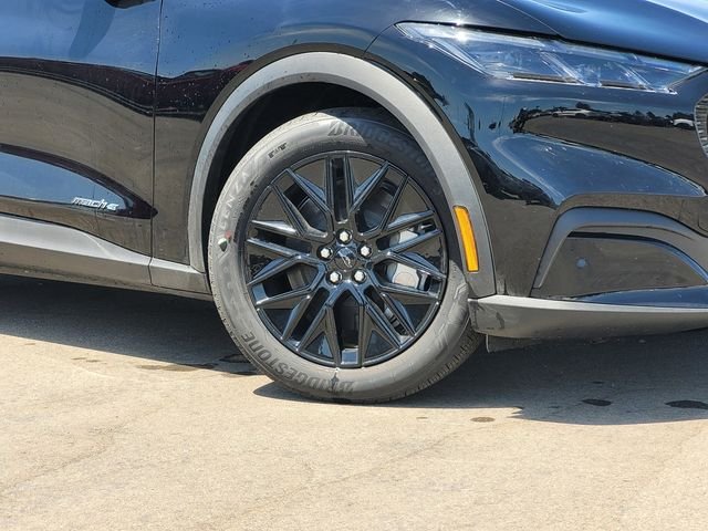 New 2026 Black Ford Select image 2