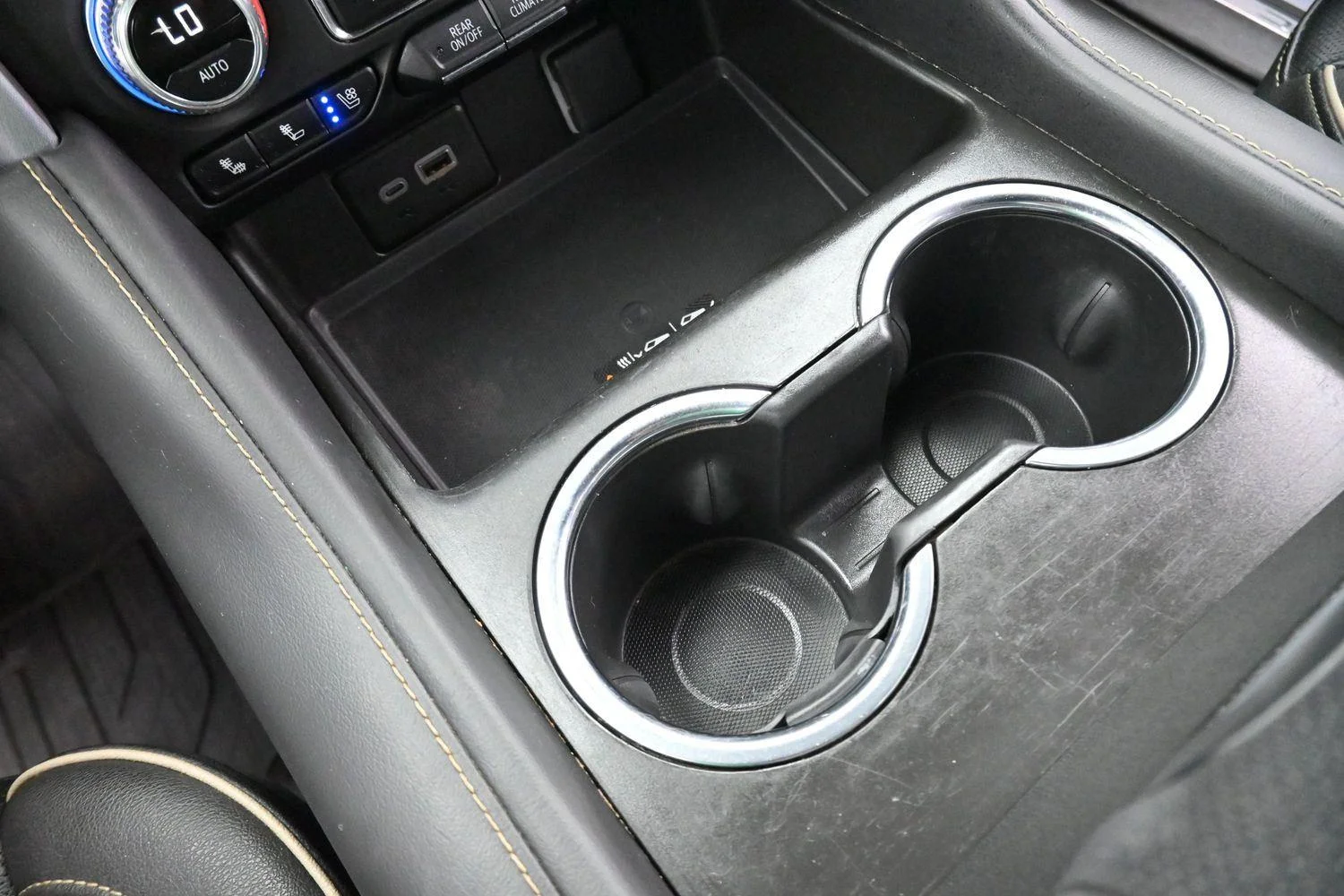 Used 2023 Onyx Black GMC SLT image 29
