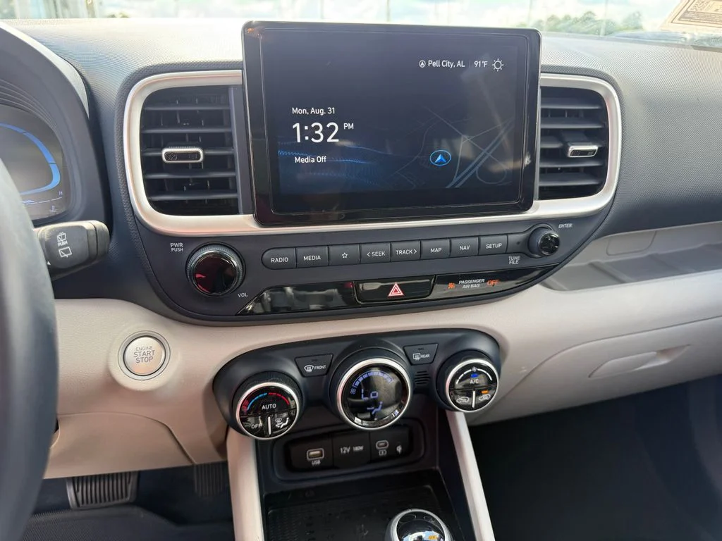 Used 2023 White Hyundai Limited image 10