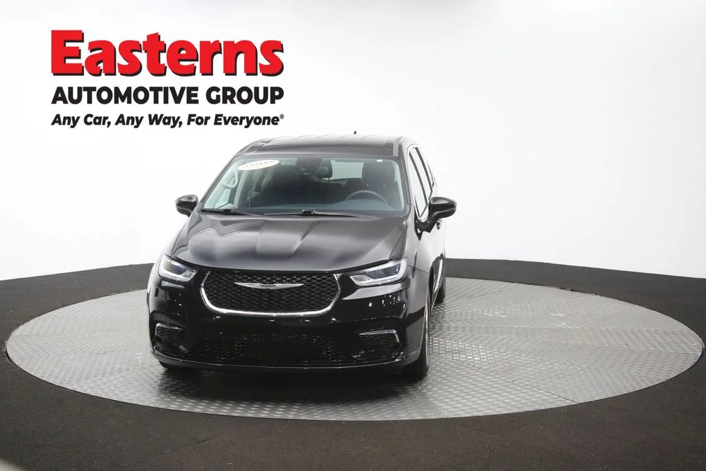 Used 2023 Black Chrysler Touring L image 55