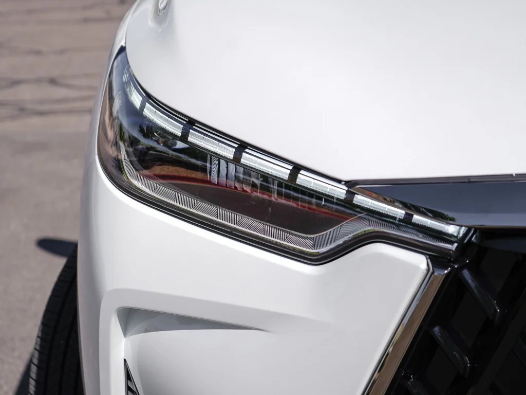 New 2027 2T RAD WHT INFINITI Sport AWD image 2