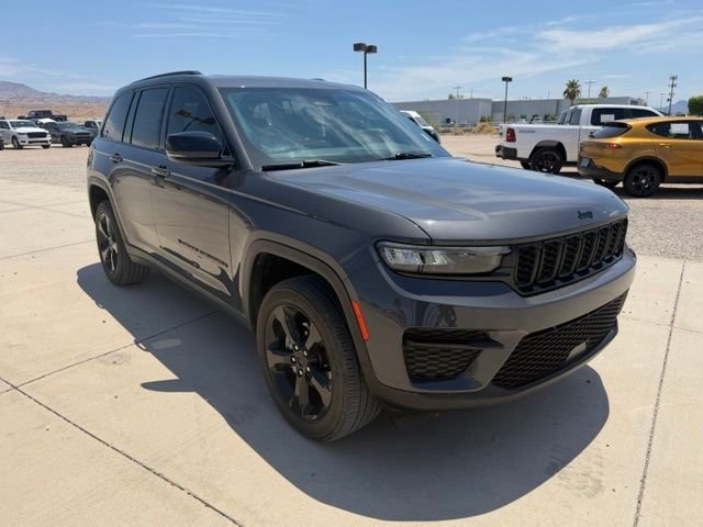 Used 2023 Gray Jeep Altitude X image 2
