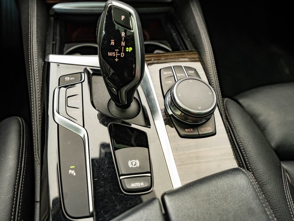 Used 2019 Black Sapphire Metallic BMW 540i image 38