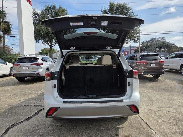 Used 2022 Wind Chill Pearl TOYOTA PLAT image 31