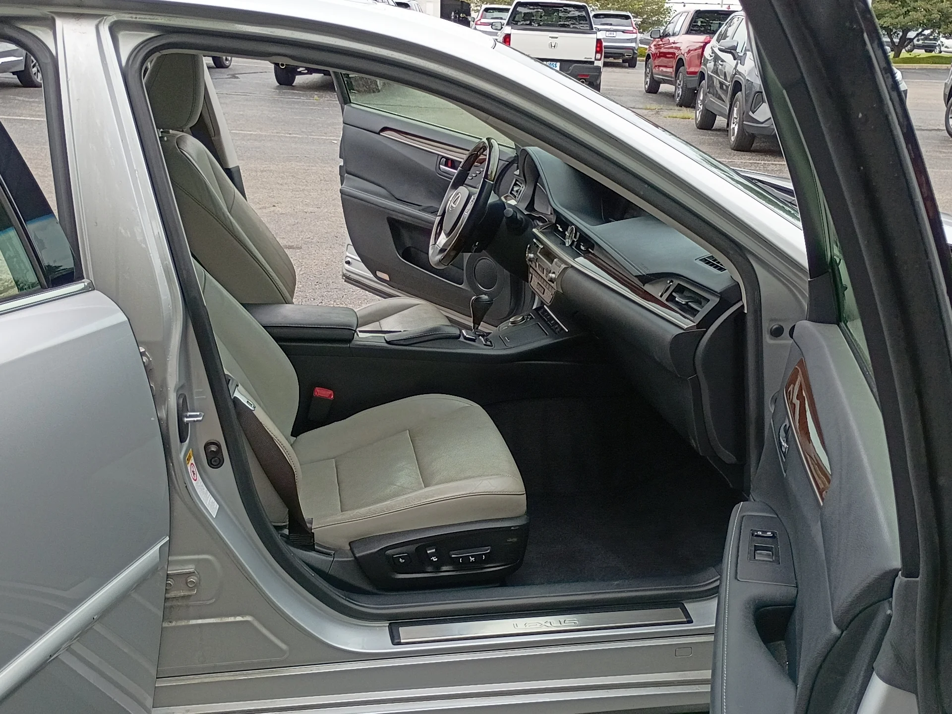 Used 2014 Silver Lining Metallic Lexus Base image 16