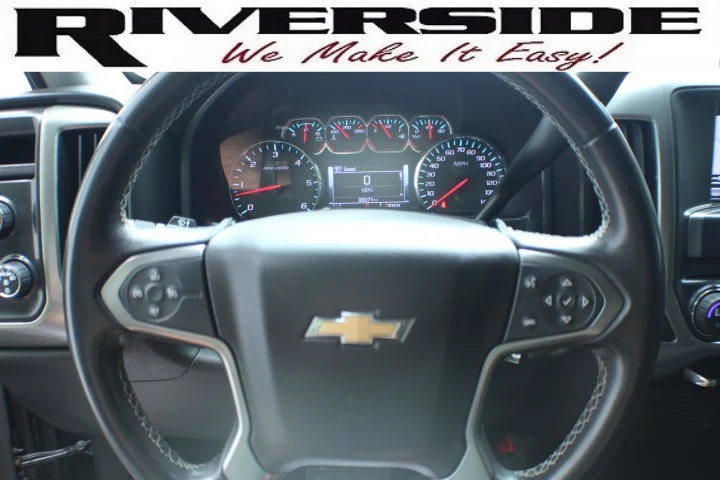 Used 2018 GRAPHITE METALLIC Chevrolet LT image 8