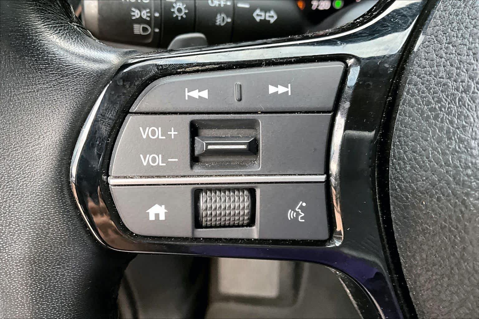 Used 2025 Crystal Black Pearl Honda Touring image 23