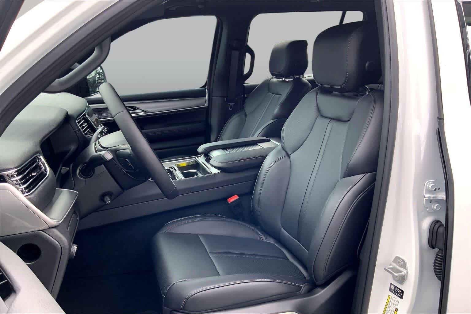 New 2026 Bright White Clear-Coat Exterior Paint Jeep  image 7