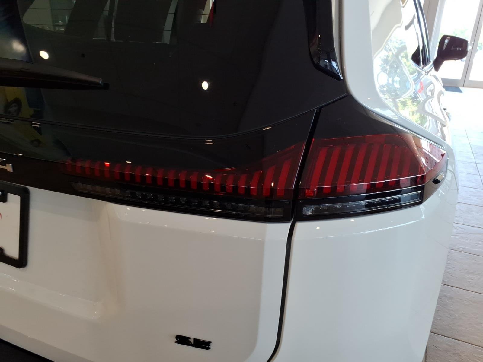 New 2026 Ice Cap Toyota SE image 18
