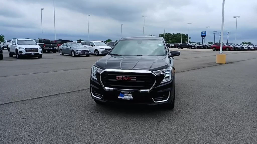 Used 2024 Black GMC SLE image 3