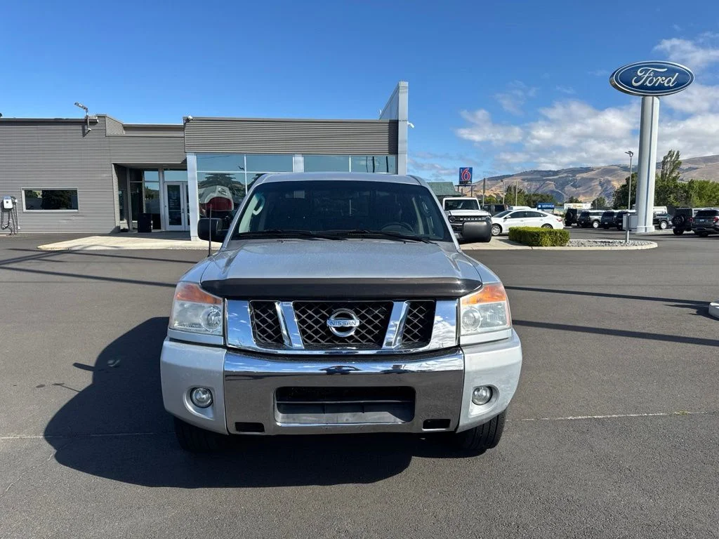 Used 2010 Silver Nissan SE image 10
