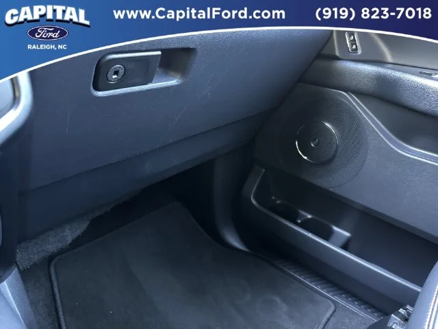 Used 2023  Ford Limited image 28