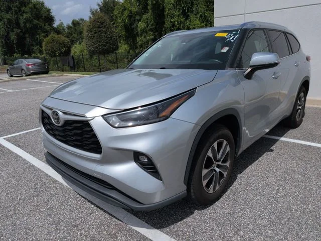 Used 2021 Silver Toyota XLE image 2