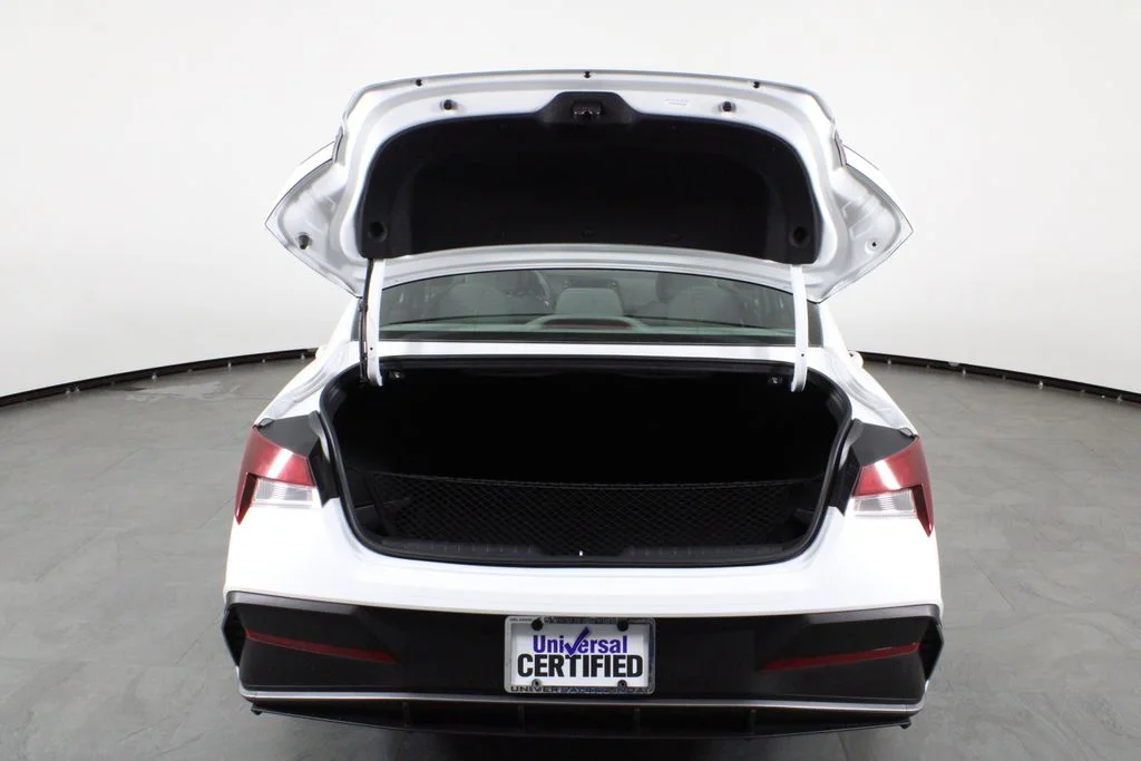 Used 2025 White Hyundai SEL Sport image 17