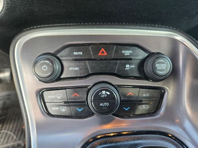 Used 2019 White Dodge SXT image 14